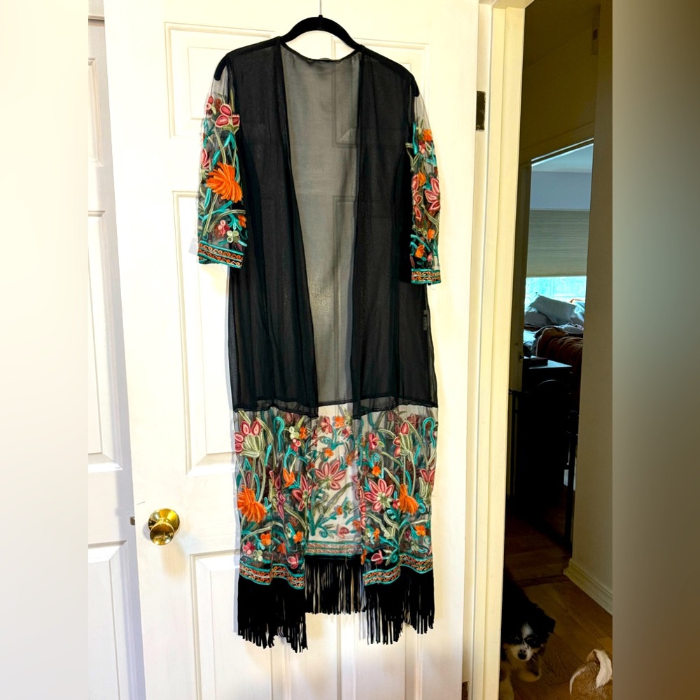 Zazea kimono style sheer embroidered robe size Med